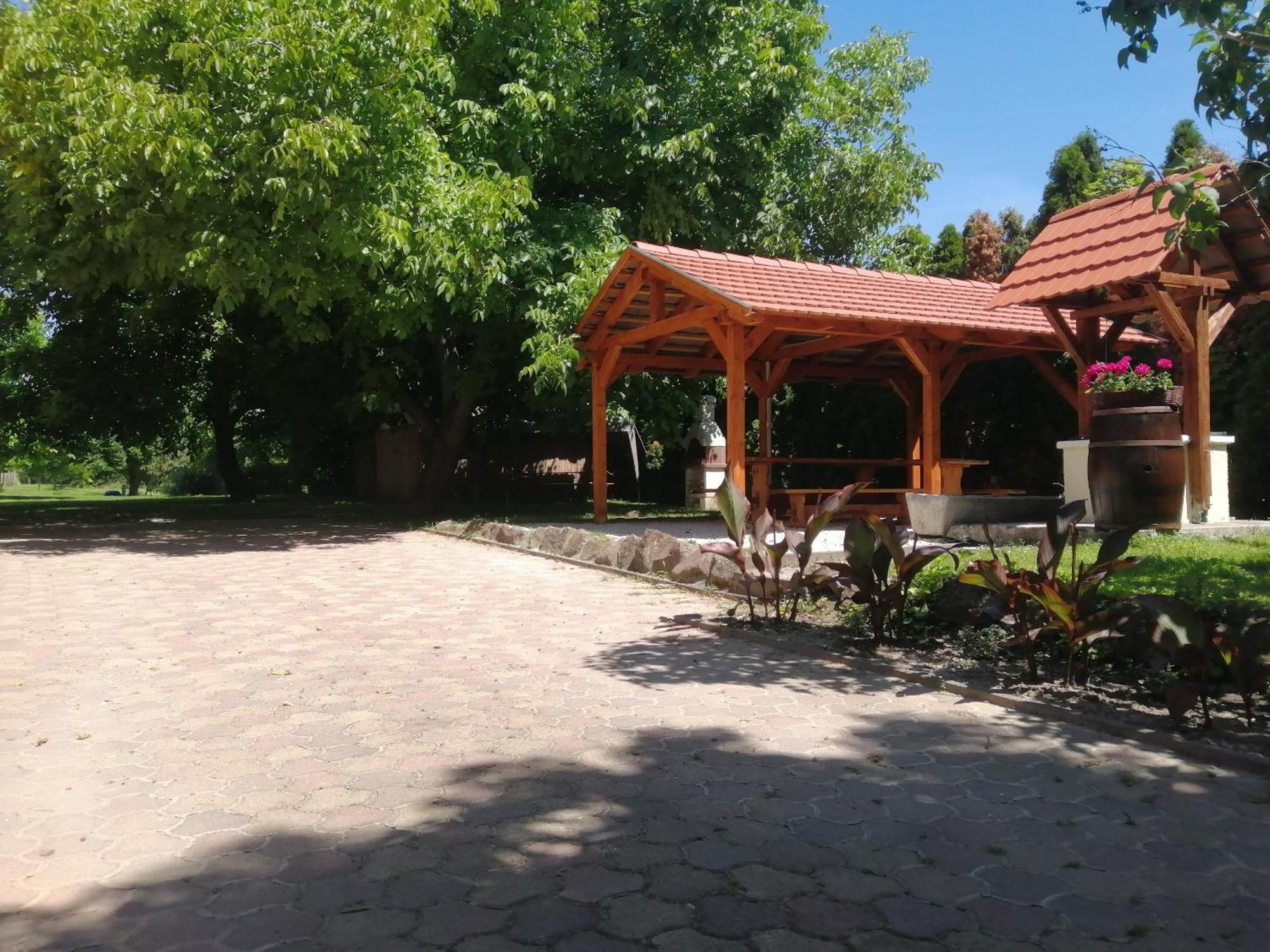 Gesztenye Vendégház Sagvar Exterior foto