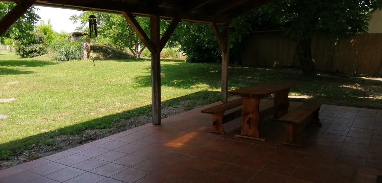 Gesztenye Vendégház Sagvar Exterior foto