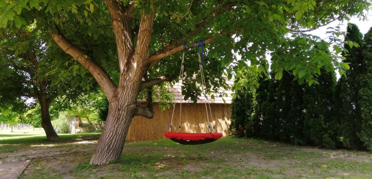 Gesztenye Vendégház Sagvar Exterior foto