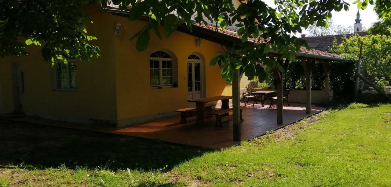 Gesztenye Vendégház Sagvar Exterior foto