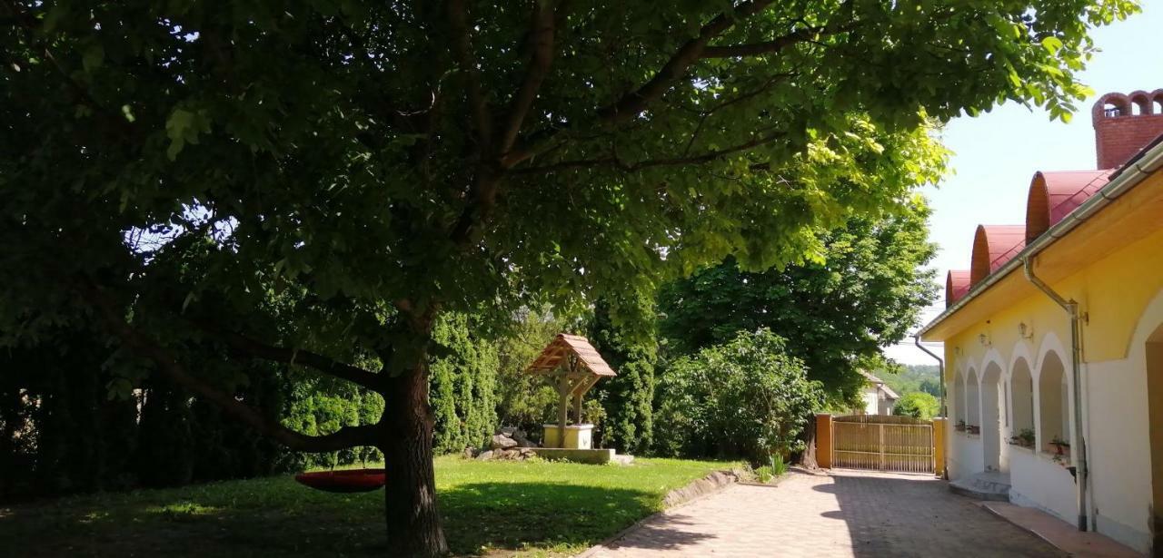Gesztenye Vendégház Sagvar Exterior foto